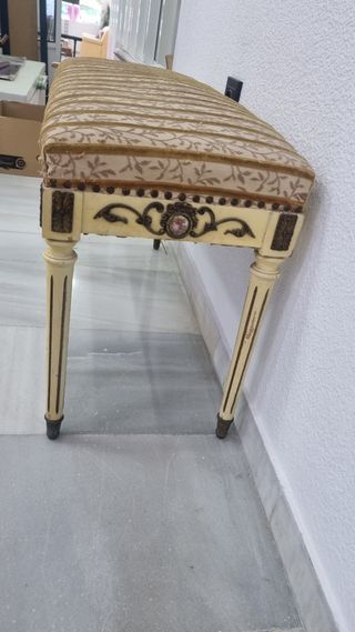 Banqueta y espejo isabelino