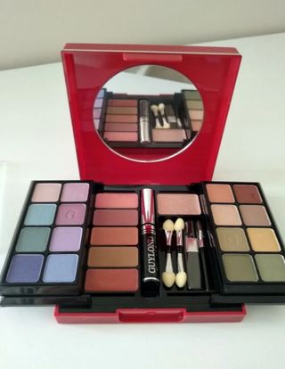 Paleta de sombras y coloretes de Guylond