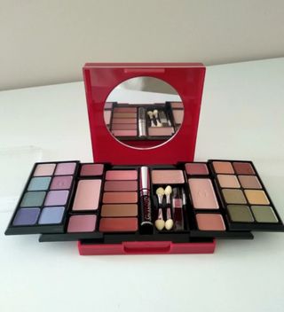 Paleta de sombras y coloretes de Guylond