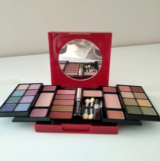 Paleta de sombras y coloretes de Guylond