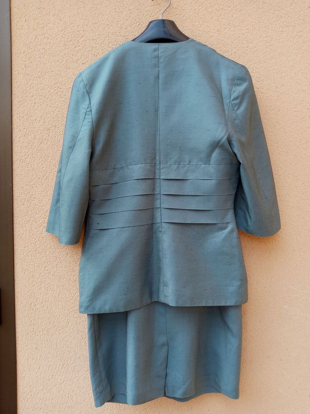 ABITO IN SETA CON GIACCA