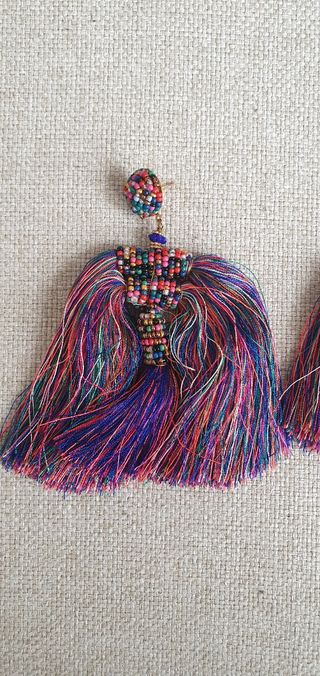 Pendientes hilos multicolor 