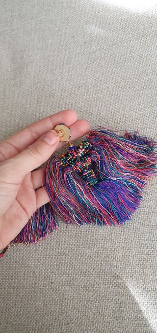 Pendientes hilos multicolor 