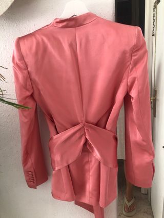 CHAQUETA RASO CON CINTURON