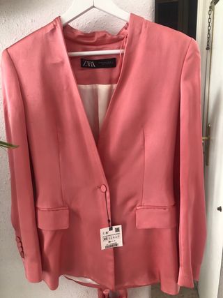 CHAQUETA RASO CON CINTURON