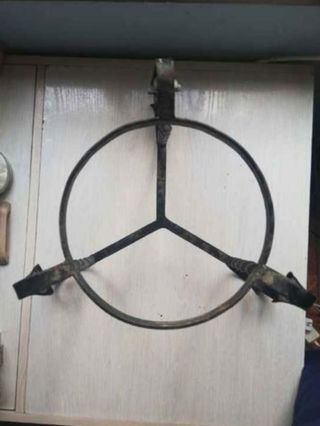 Ánfora barro y pie hierro forjado