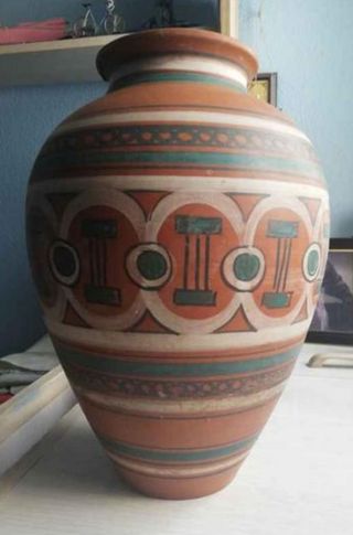 Ánfora barro y pie hierro forjado