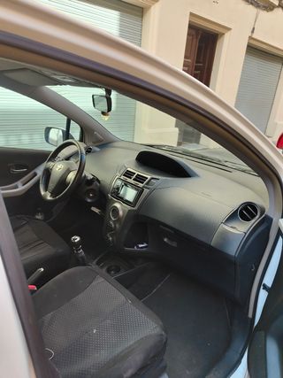 Toyota Yaris 2011