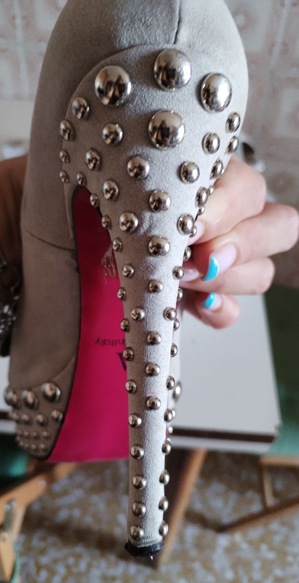 Scarpe con tacco alto