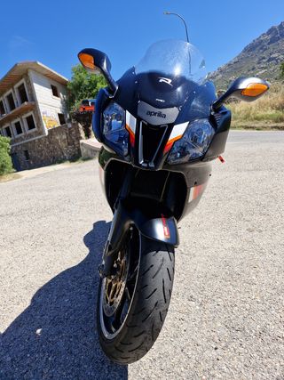 Aprilia rsv1000r