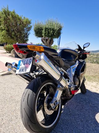 Aprilia rsv1000r