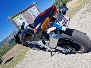 Aprilia rsv1000r