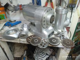 Maquina de picar carne etc