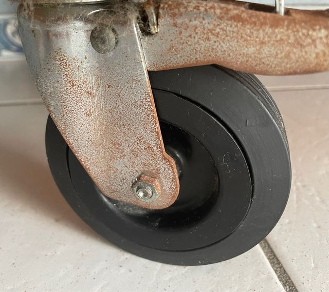 MUEBLE AUXILIAR CON RUEDAS