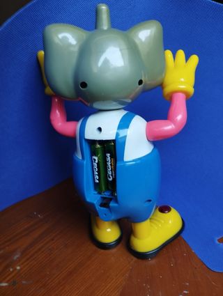 Juguete vintage. Elefante musical