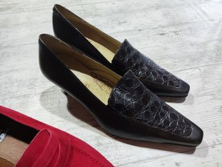 Zapatos de piel, talla 39.