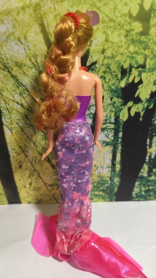 Barbie sirena puerta secreta