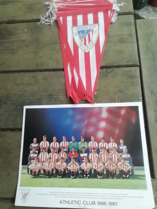 Banderines y foto de futbol