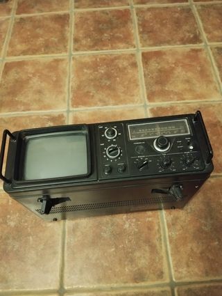 Radio cassette televisión retro