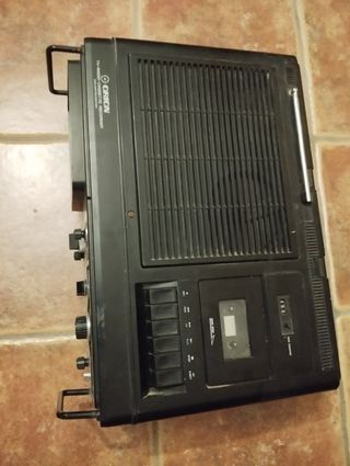 Radio cassette televisión retro