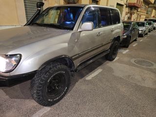 Toyota Land Cruiser 100 2001