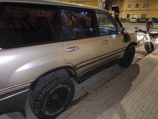Toyota Land Cruiser 100 2001