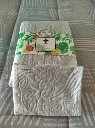 Colcha reversible multiusos en gris oscuro y claro