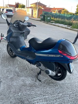 Piaggio x8 200