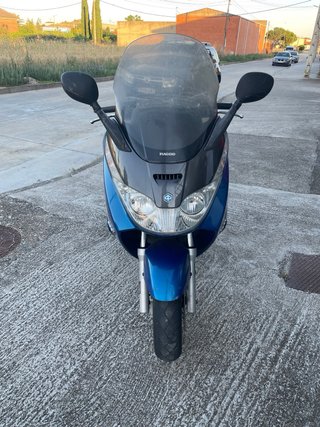 Piaggio x8 200