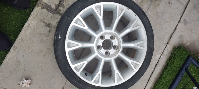 Se venden 4 llantas Ford