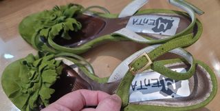Sandalias de tacón de piel verdes impecables 