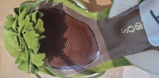 Sandalias de tacón de piel verdes impecables 