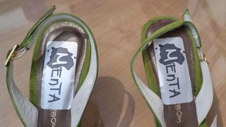 Sandalias de tacón de piel verdes impecables 