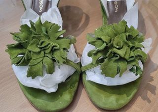 Sandalias de tacón de piel verdes impecables 