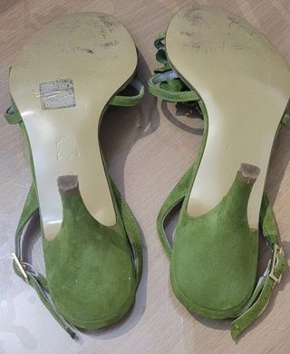 Sandalias de tacón de piel verdes impecables 