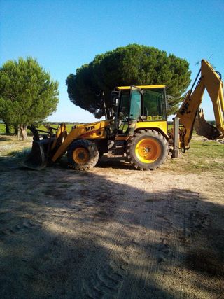 Trabajos con retroexcavadora