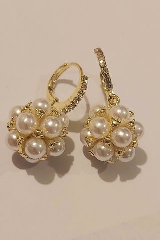 Pendientes redondos decorados con perla
