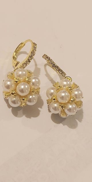 Pendientes redondos decorados con perla