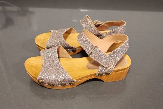 Sandalias suela madera niña talla 33