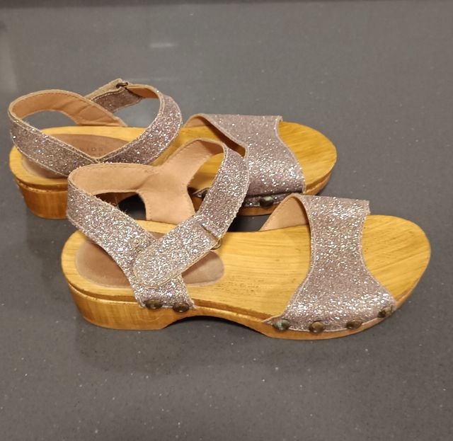 Sandalias suela madera niña talla 33