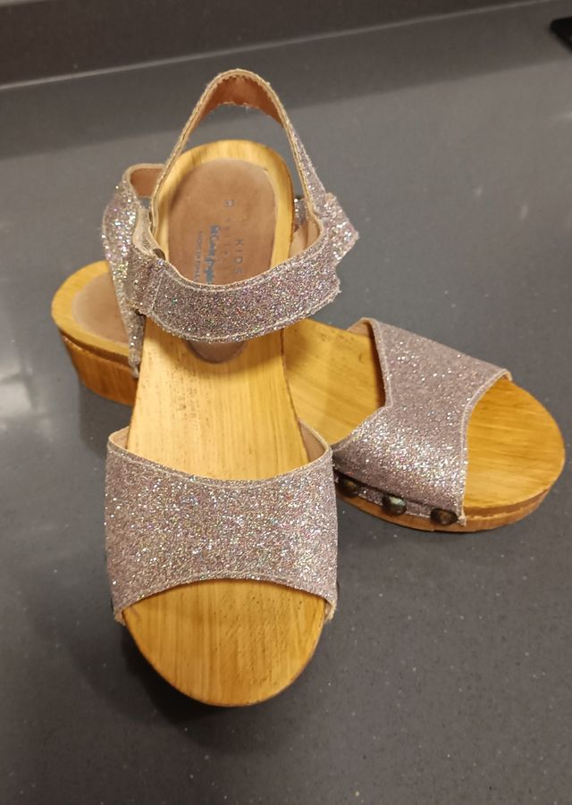 Sandalias suela madera niña talla 33