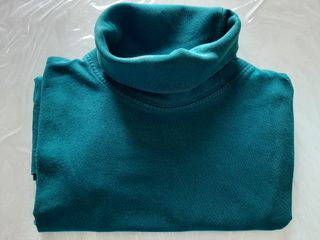 Dos polos cuello vuelto niño/a Talla 3-4.