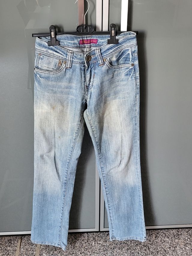Jeans chiaro con ricamo