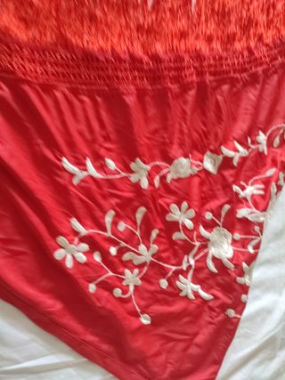 mantón rojo