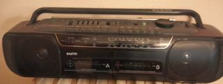 RADIO CASSETTE PORTATIL SANYO