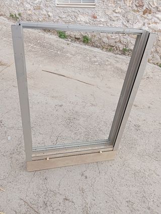 Ventana de aluminio con persiana
