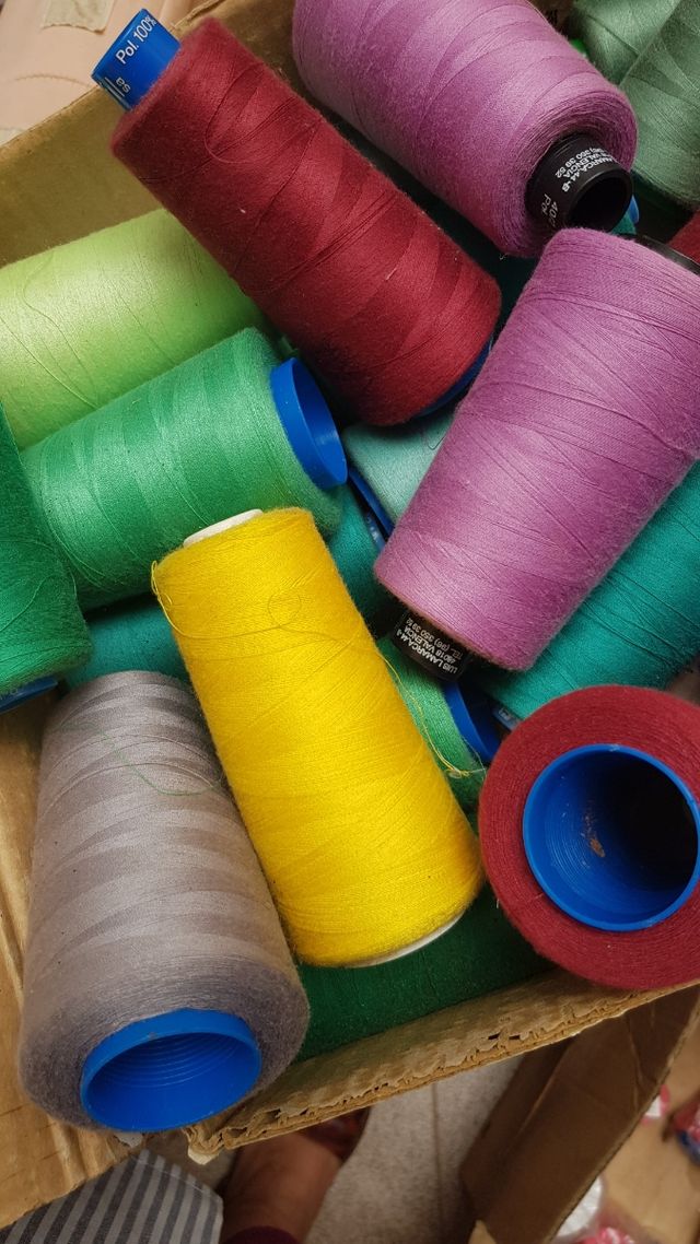 Conos de hilo para coser