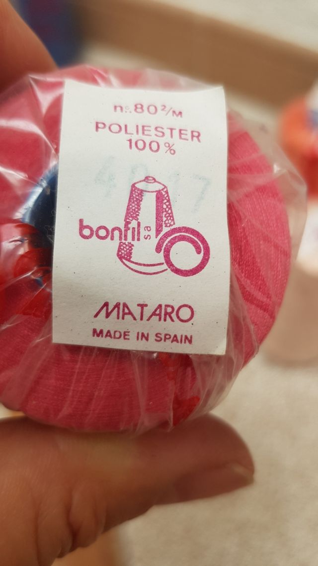 Conos de hilo para coser