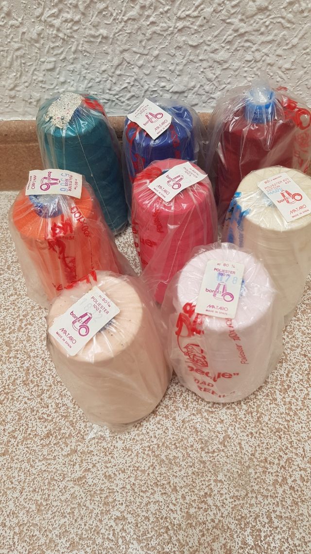 Conos de hilo para coser