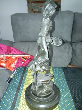 Antigua figura de bronce